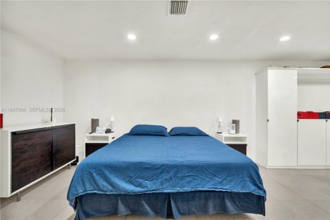Casa en venta en Miami, Florida, 3 dormitorios, 151.52 m2 № 2007706 - foto 29