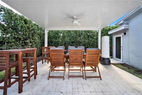 Casa en venta en Miami, Florida, 3 dormitorios, 151.52 m2 № 2007706 - foto 11