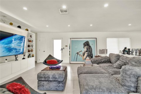 Casa en venta en Miami, Florida, 3 dormitorios, 151.52 m2 № 2007706 - foto 17