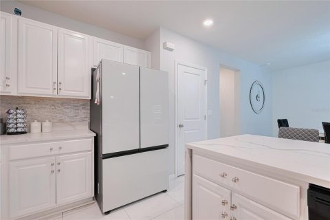 House in Davenport, Florida 5 bedrooms, 253.34 sq.m. № 1759998 - photo 17