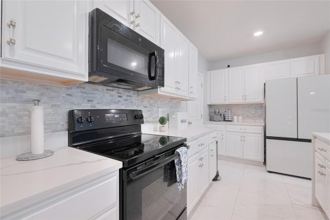 House in Davenport, Florida 5 bedrooms, 253.34 sq.m. № 1759998 - photo 19