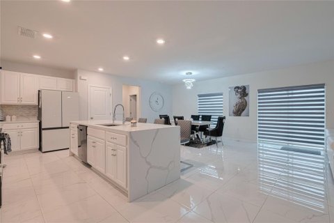 House in Davenport, Florida 5 bedrooms, 253.34 sq.m. № 1759998 - photo 21