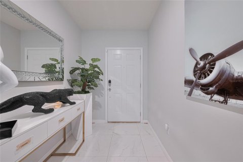 House in Davenport, Florida 5 bedrooms, 253.34 sq.m. № 1759998 - photo 4