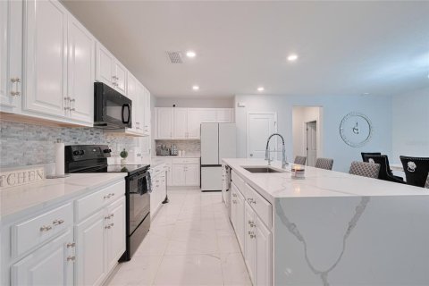 House in Davenport, Florida 5 bedrooms, 253.34 sq.m. № 1759998 - photo 20