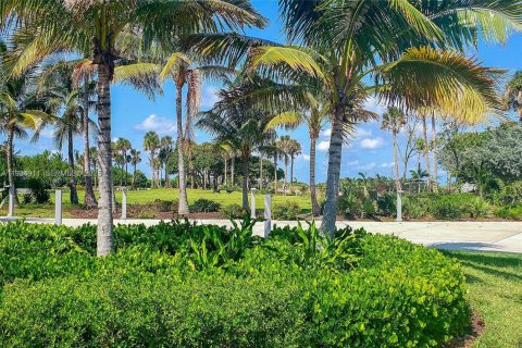 Propiedad comercial en alquiler en Miami Beach, Florida, 1 dormitorio, 36.23 m2 № 1992976 - foto 24