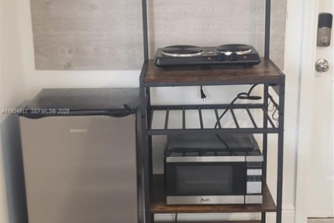 Propiedad comercial en alquiler en Miami Beach, Florida, 1 dormitorio, 36.23 m2 № 1992976 - foto 13