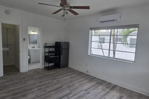 Propiedad comercial en alquiler en Miami Beach, Florida, 1 dormitorio, 36.23 m2 № 1992976 - foto 10