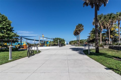 Propiedad comercial en alquiler en Miami Beach, Florida, 1 dormitorio, 36.23 m2 № 1992976 - foto 22