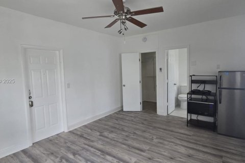 Propiedad comercial en alquiler en Miami Beach, Florida, 1 dormitorio, 36.23 m2 № 1992976 - foto 5