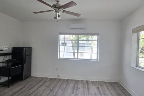 Propiedad comercial en alquiler en Miami Beach, Florida, 1 dormitorio, 36.23 m2 № 1992976 - foto 11