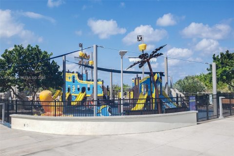 Propiedad comercial en alquiler en Miami Beach, Florida, 1 dormitorio, 36.23 m2 № 1992976 - foto 29