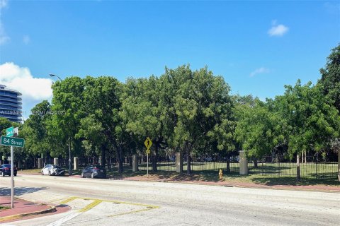 Propiedad comercial en alquiler en Miami Beach, Florida, 1 dormitorio, 36.23 m2 № 1992976 - foto 27