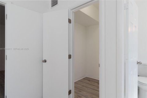 Propiedad comercial en alquiler en Miami Beach, Florida, 1 dormitorio, 36.23 m2 № 1992976 - foto 4