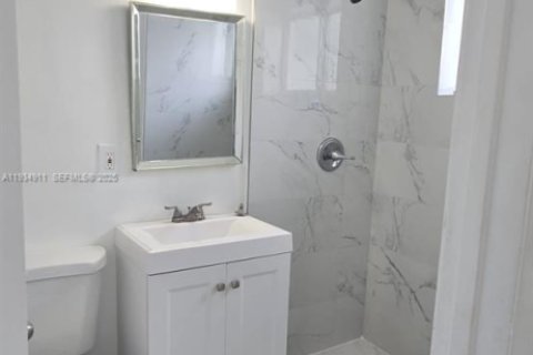 Propiedad comercial en alquiler en Miami Beach, Florida, 1 dormitorio, 36.23 m2 № 1992976 - foto 8