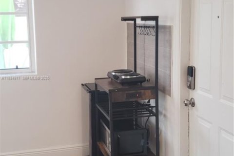Propiedad comercial en alquiler en Miami Beach, Florida, 1 dormitorio, 36.23 m2 № 1992976 - foto 14