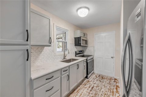 Commercial property in New Smyrna Beach, Florida 2 bedrooms, 89.19 sq.m. № 1808571 - photo 8