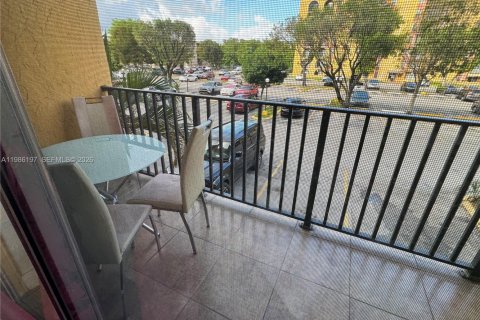 Купить кондоминиум в Майами, Флорида 2 спальни, 67.63м2, № 2048203 - фото 4