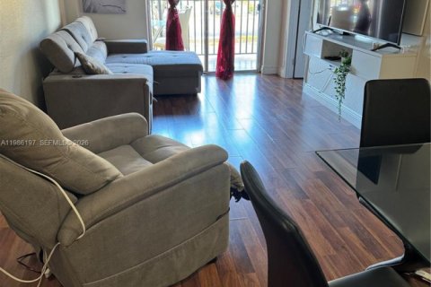 Кондоминиум с 2 спальнями в Майами, Флорида № 2048203