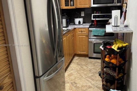 Купить кондоминиум в Майами, Флорида 2 спальни, 67.63м2, № 2048203 - фото 2