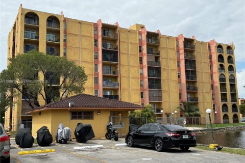 Купить кондоминиум в Майами, Флорида 2 спальни, 67.63м2, № 2048203 - фото 6