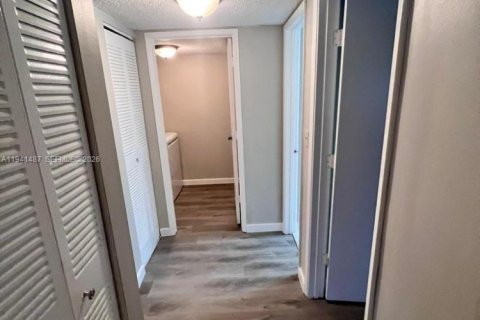 Copropriété à louer à Pompano Beach, Floride: 2 chambres, 87.33 m2 № 1999003 - photo 9