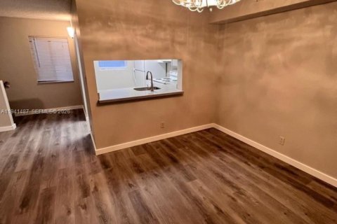 Copropriété à louer à Pompano Beach, Floride: 2 chambres, 87.33 m2 № 1999003 - photo 2