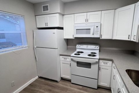 Copropriété à louer à Pompano Beach, Floride: 2 chambres, 87.33 m2 № 1999003 - photo 8