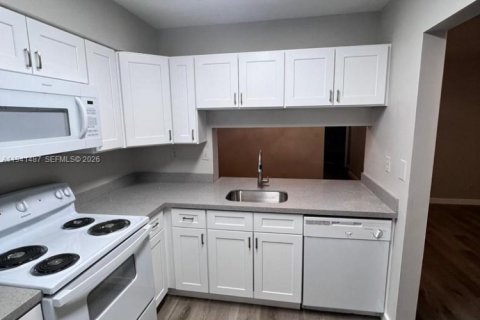 Copropriété à louer à Pompano Beach, Floride: 2 chambres, 87.33 m2 № 1999003 - photo 7