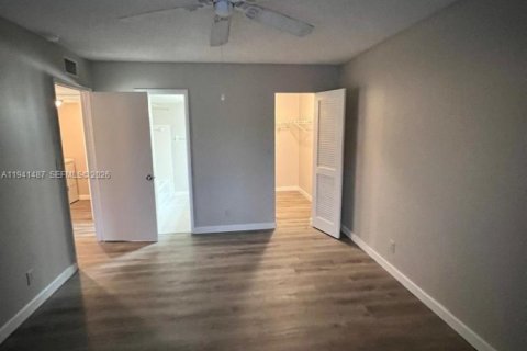 Copropriété à louer à Pompano Beach, Floride: 2 chambres, 87.33 m2 № 1999003 - photo 11