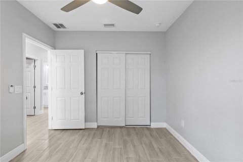 House in Tampa, Florida 3 bedrooms, 124.49 sq.m. № 1872803 - photo 17