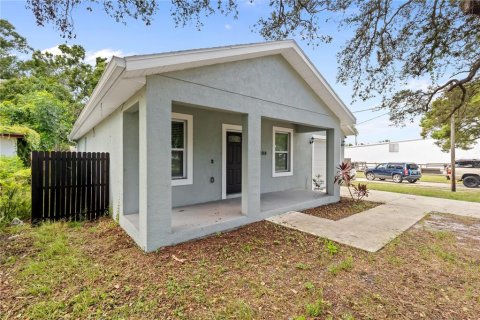 House in Tampa, Florida 3 bedrooms, 124.49 sq.m. № 1872803 - photo 2