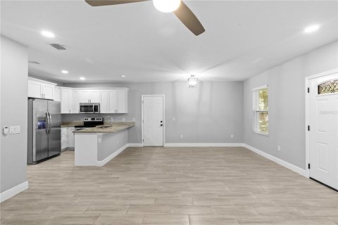 House in Tampa, Florida 3 bedrooms, 124.49 sq.m. № 1872803 - photo 8