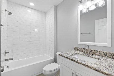 House in Tampa, Florida 3 bedrooms, 124.49 sq.m. № 1872803 - photo 14