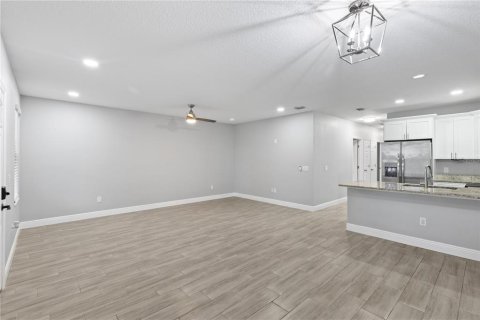 House in Tampa, Florida 3 bedrooms, 124.49 sq.m. № 1872803 - photo 6