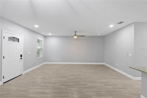 House in Tampa, Florida 3 bedrooms, 124.49 sq.m. № 1872803 - photo 4