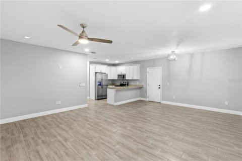 House in Tampa, Florida 3 bedrooms, 124.49 sq.m. № 1872803 - photo 7