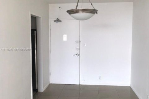 Copropriété à louer à Miami Beach, Floride: 1 chambre, 79.15 m2 № 2432253 - photo 3