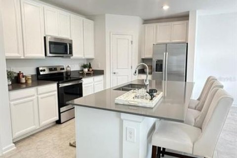 Casa en alquiler en Davenport, Florida, 4 dormitorios, 179.49 m2 № 1917798 - foto 4