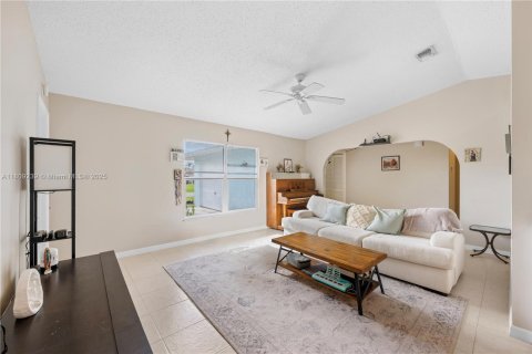 House in Port St. Lucie, Florida 3 bedrooms, 125.05 sq.m. № 1752332 - photo 7