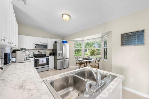 House in Port St. Lucie, Florida 3 bedrooms, 125.05 sq.m. № 1752332 - photo 9