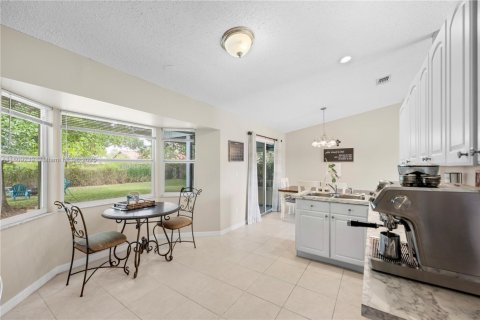 House in Port St. Lucie, Florida 3 bedrooms, 125.05 sq.m. № 1752332 - photo 5