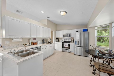House in Port St. Lucie, Florida 3 bedrooms, 125.05 sq.m. № 1752332 - photo 4