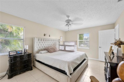 House in Port St. Lucie, Florida 3 bedrooms, 125.05 sq.m. № 1752332 - photo 11