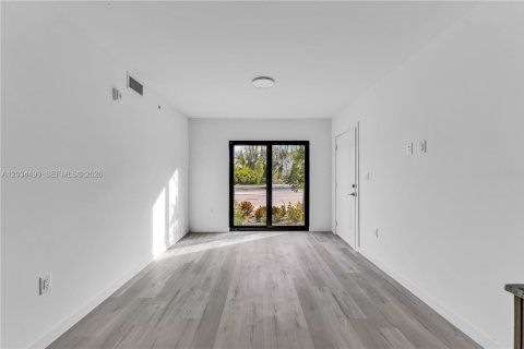 Apartamento en alquiler en North Miami Beach, Florida, 2 dormitorios, 74.32 m2 № 2088022 - foto 2