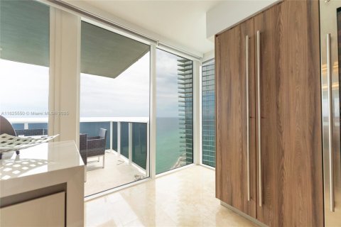 Copropriété à louer à Sunny Isles Beach, Floride: 3 chambres, 247.58 m2 № 1934653 - photo 11