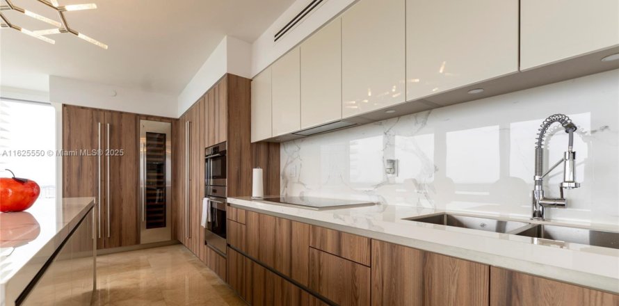 Condo à Sunny Isles Beach, Floride, 3 chambres  № 1934653