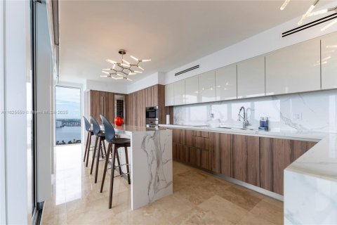 Copropriété à louer à Sunny Isles Beach, Floride: 3 chambres, 247.58 m2 № 1934653 - photo 7