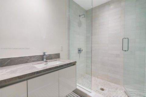 Купить кондоминиум в Майами, Флорида 3 спальни, 240.25м2, № 2038158 - фото 23