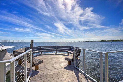 Купить таунхаус в Майами, Флорида 4 спальни, 346.06м2, № 1998444 - фото 20