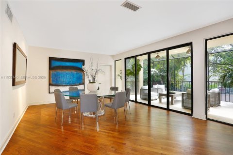 Купить таунхаус в Майами, Флорида 4 спальни, 346.06м2, № 1998444 - фото 6